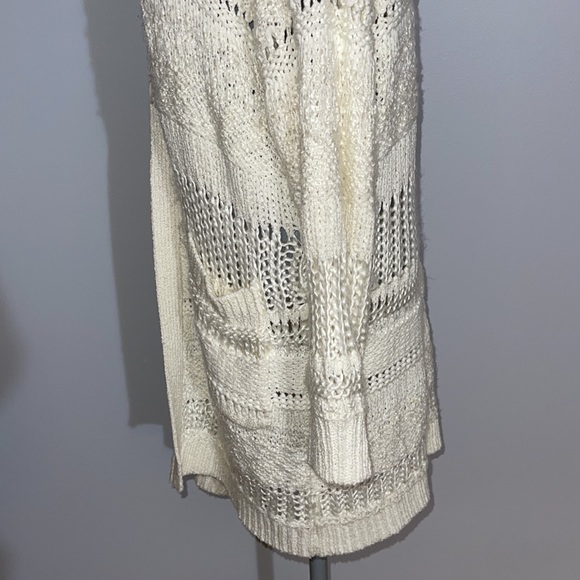 Lush Chunky Knit Oversized Sweater - Picture 12 of 13